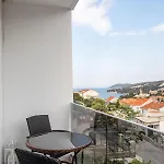 Dobrila דירה חוואר