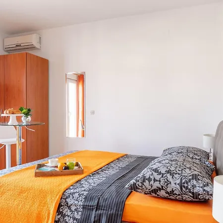 ドブリラ * フヴァル